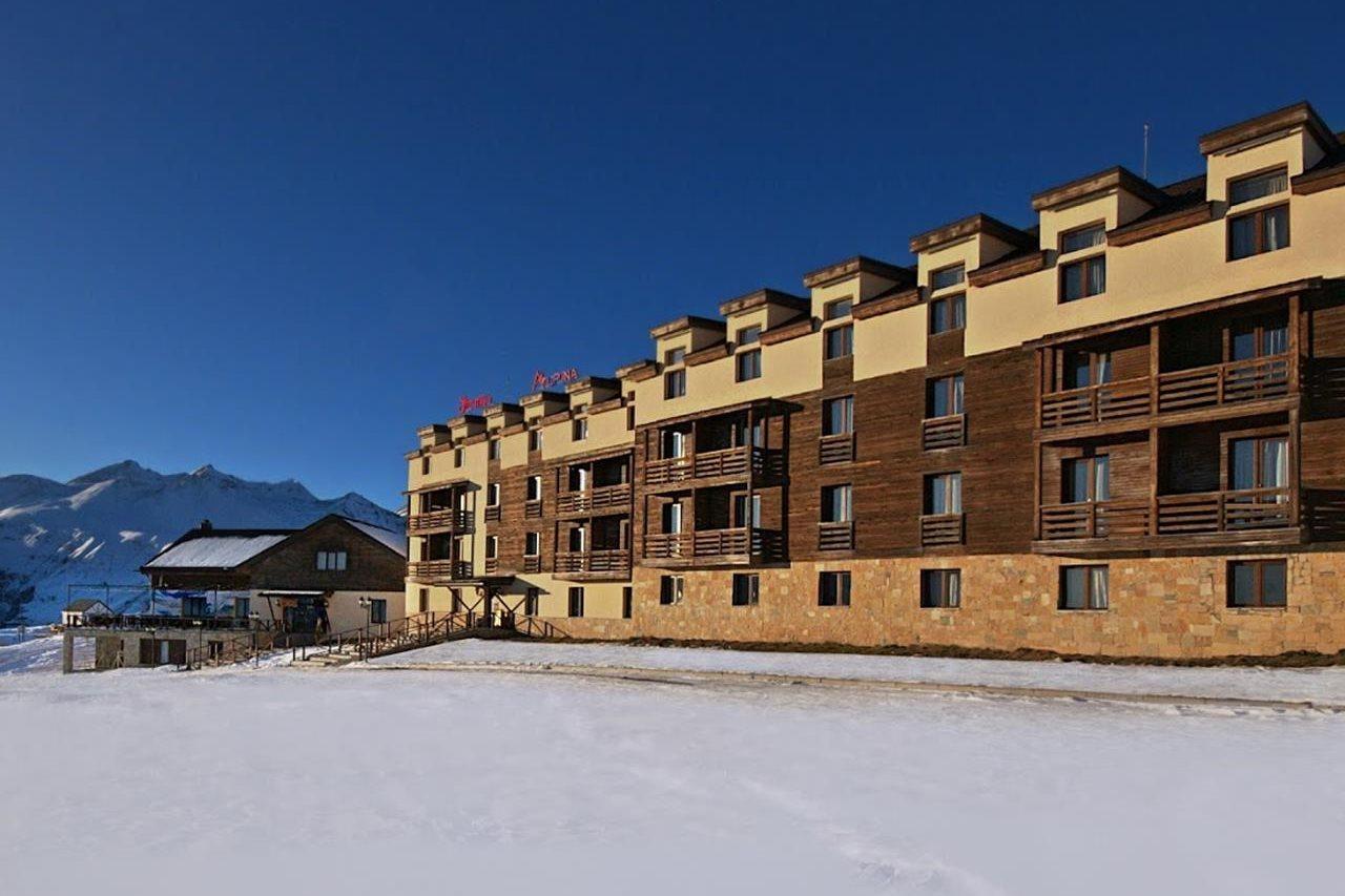 גודאורי Alpina Hotel מראה חיצוני תמונה