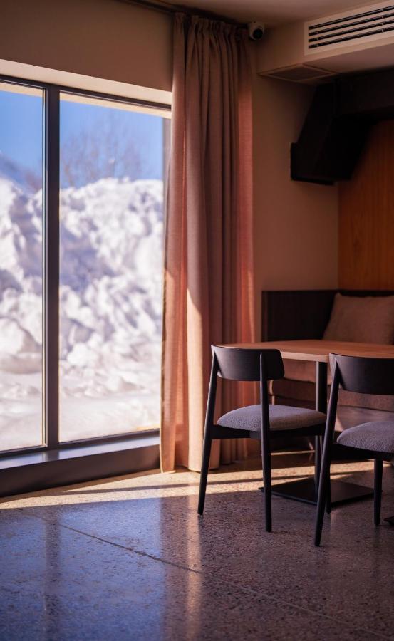 גודאורי Alpina Hotel מראה חיצוני תמונה