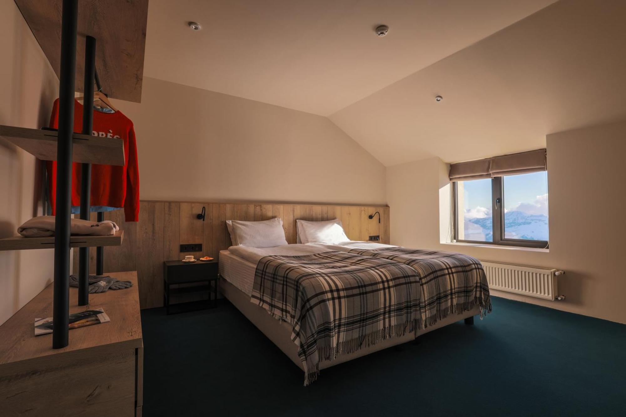גודאורי Alpina Hotel מראה חיצוני תמונה